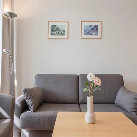 Mit Grossem Balkon Im Seepark * Sellin (Rugen)