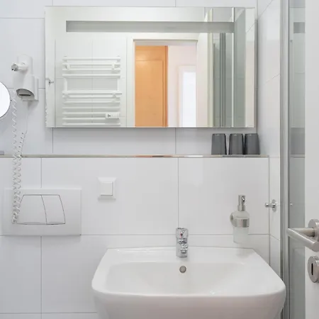 Mit Grossem Balkon Im Seepark * Sellin (Rugen)